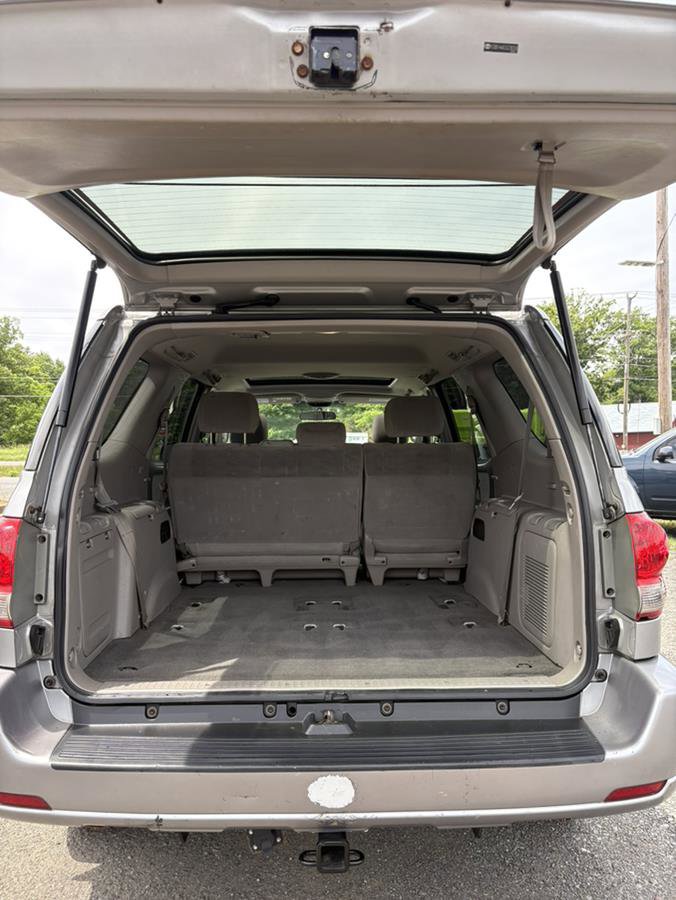 Used 2005 Toyota Sequoia SR5 AWD/4WD image 14