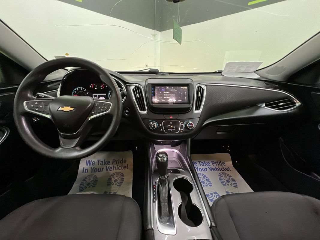 Used 2018 Chevrolet Malibu LT FWD image 18