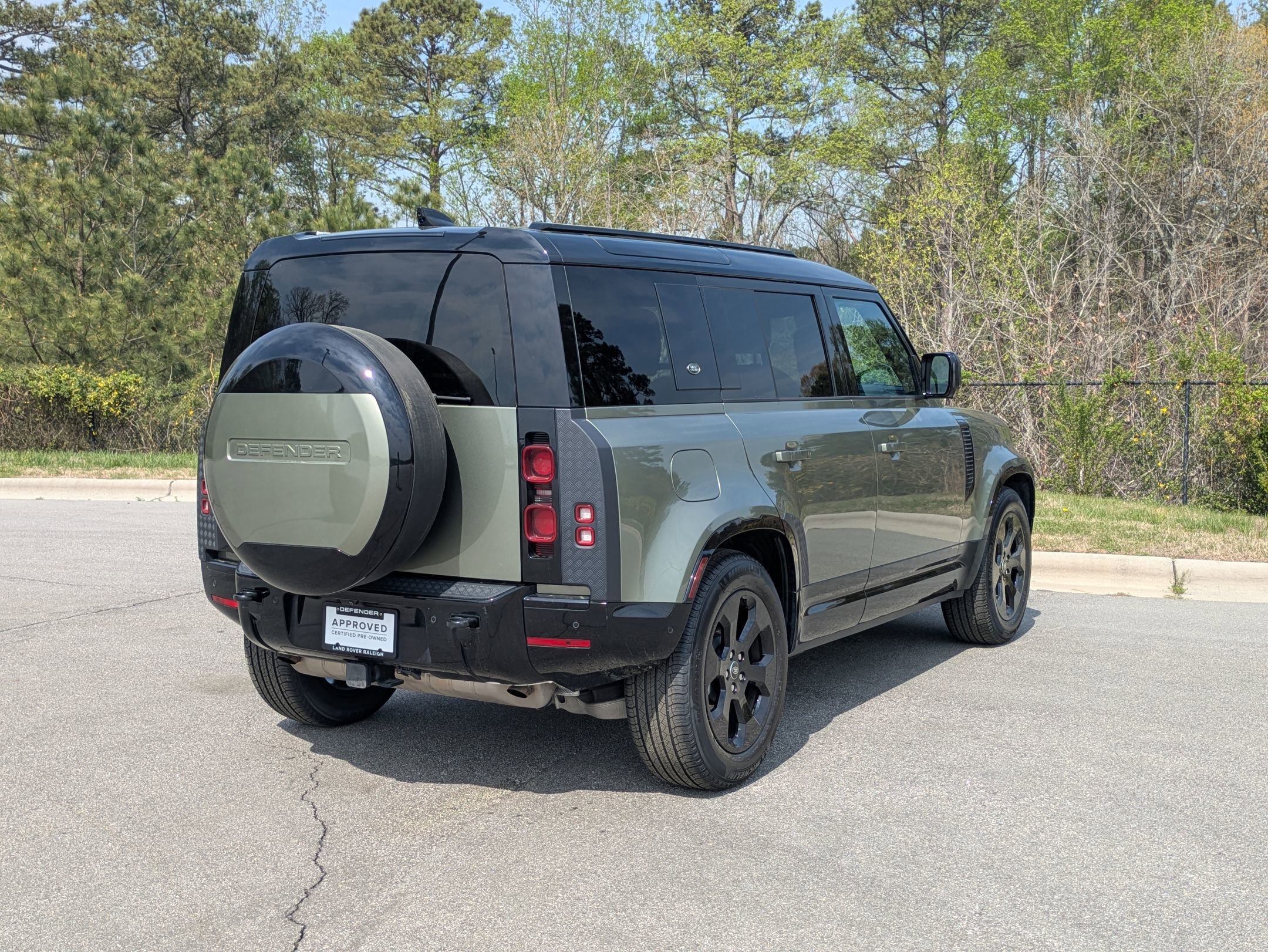 Certified 2024 Land Rover Defender 110 X-Dynamic SE image 5