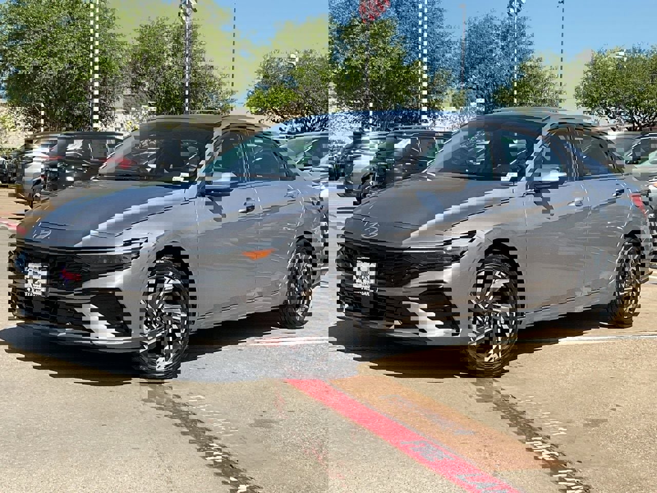 Used 2025 Hyundai Elantra SEL image 2