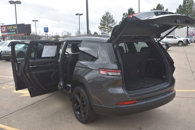 Used 2025 Jeep Grand Cherokee L Limited w/ Luxury Tech Group II image 18