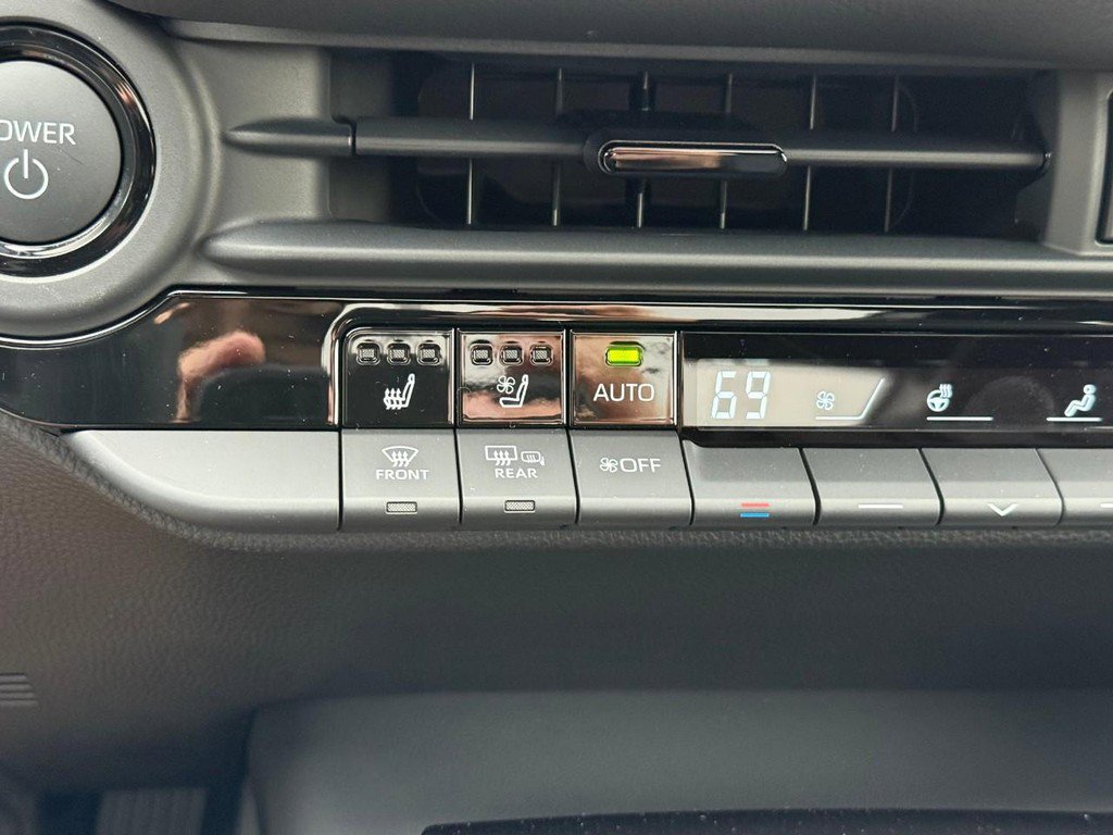 New 2026 Toyota Crown Platinum image 20