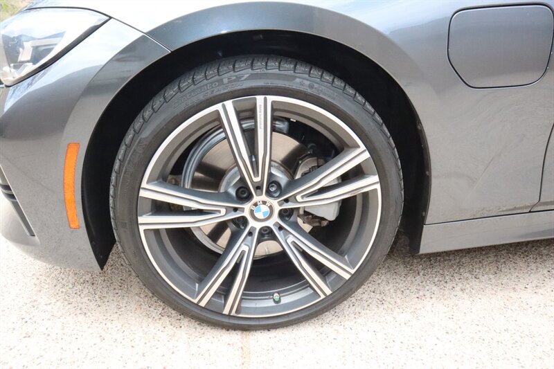 Used 2021 BMW 330e w/ Convenience Package RWD image 18