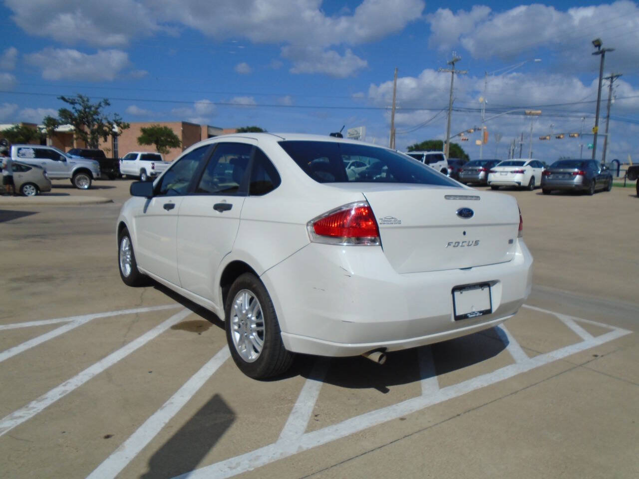 Used 2009 Ford Focus SE FWD image 7