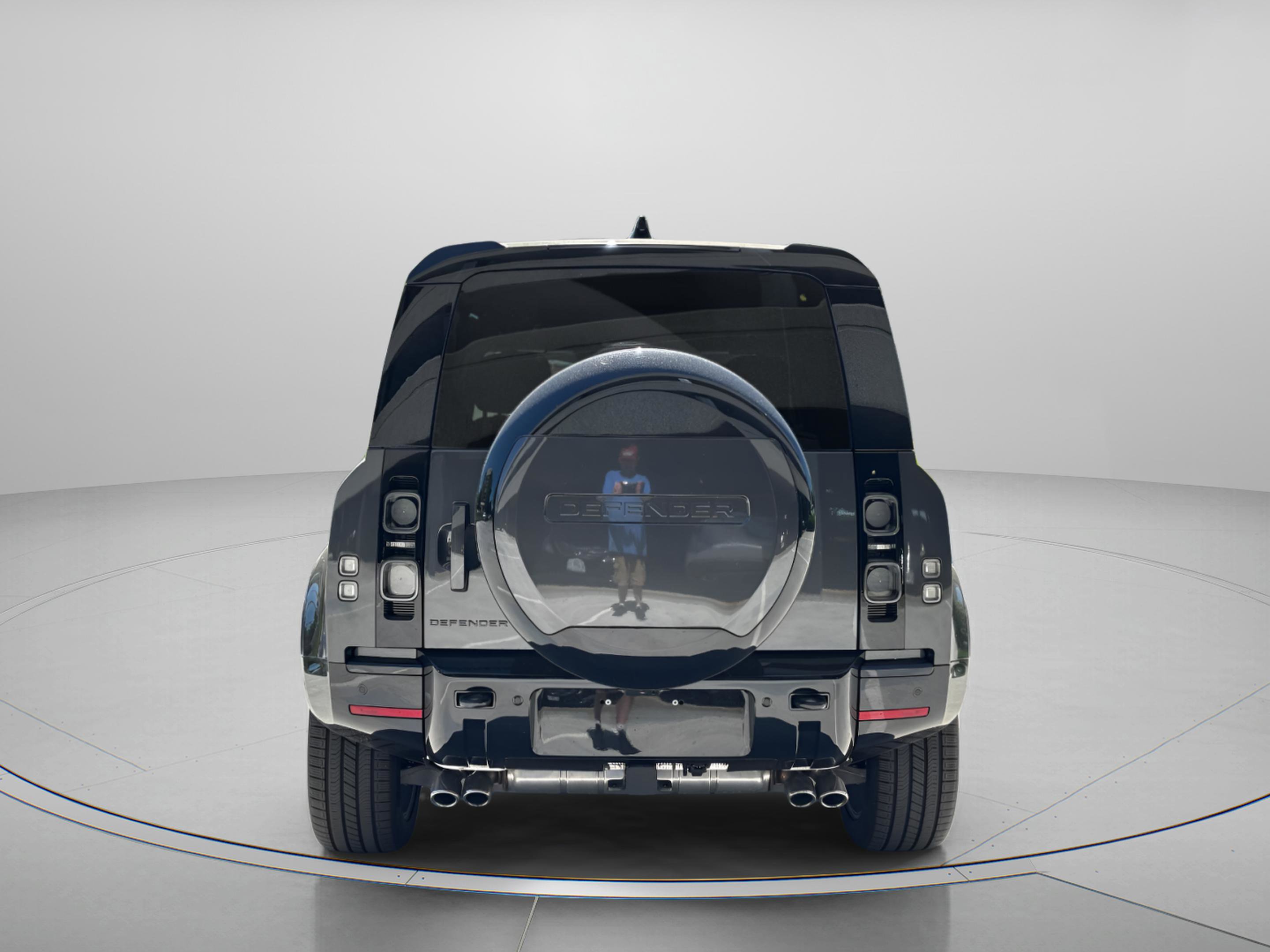 New 2025 Land Rover Defender 110 V8 image 4
