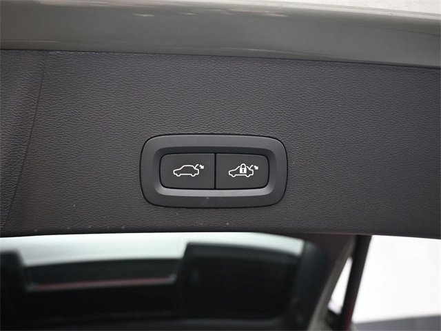 Used 2023 Volvo XC40 B5 Plus w/ Protection Package Premier image 30