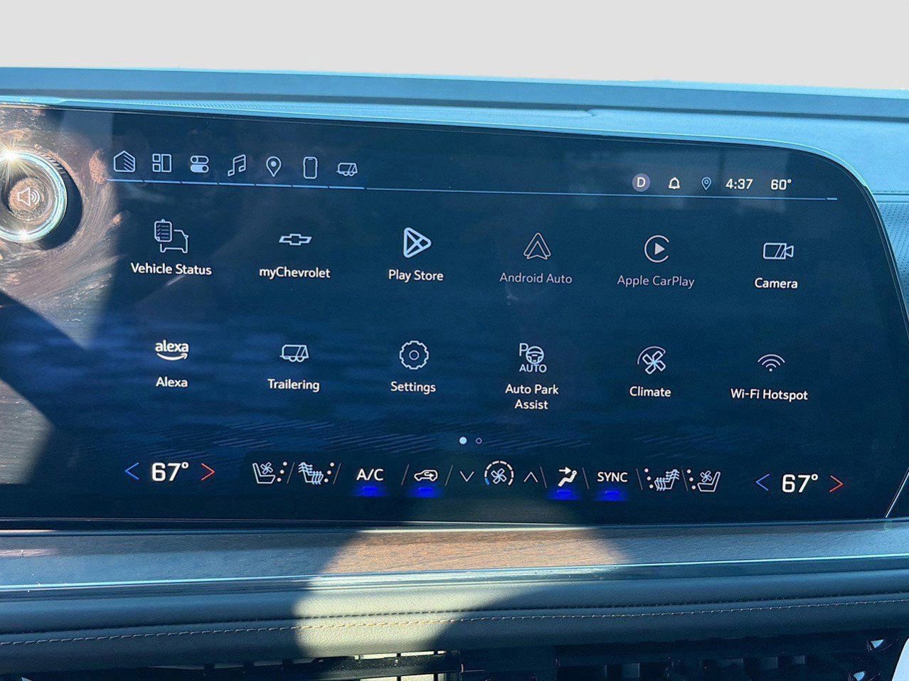 Used 2025 Chevrolet Suburban High Country image 32