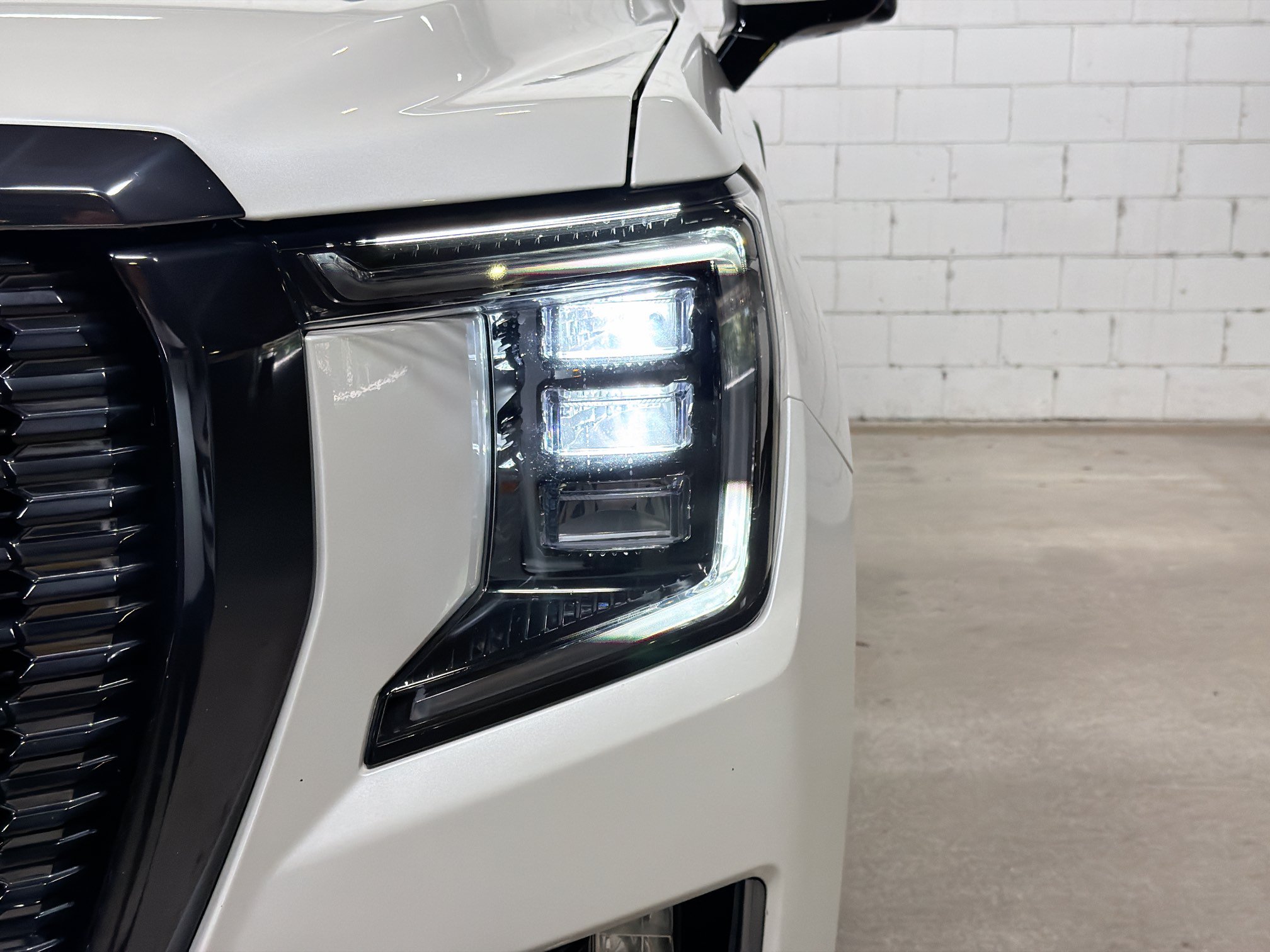 Used 2023 GMC Yukon Denali Ultimate AWD/4WD image 10