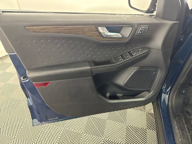 Used 2020 Ford Escape Titanium image 18