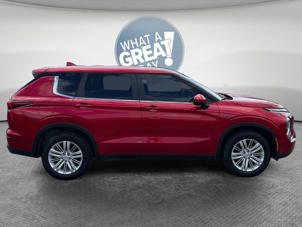 Used 2024 Mitsubishi Outlander ES AWD/4WD image 2