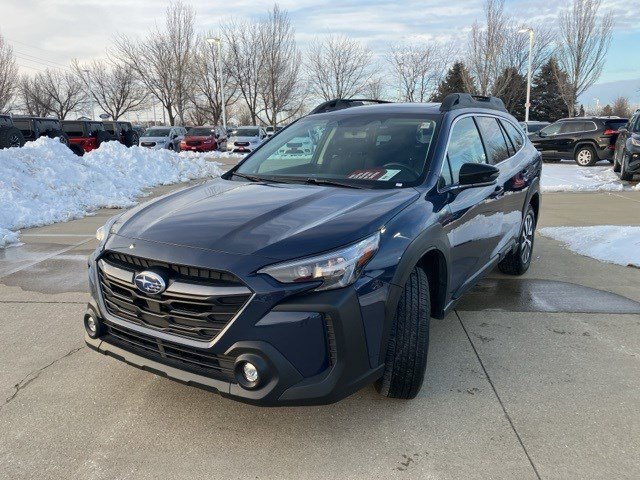Used 2025 Subaru Outback Premium image 3