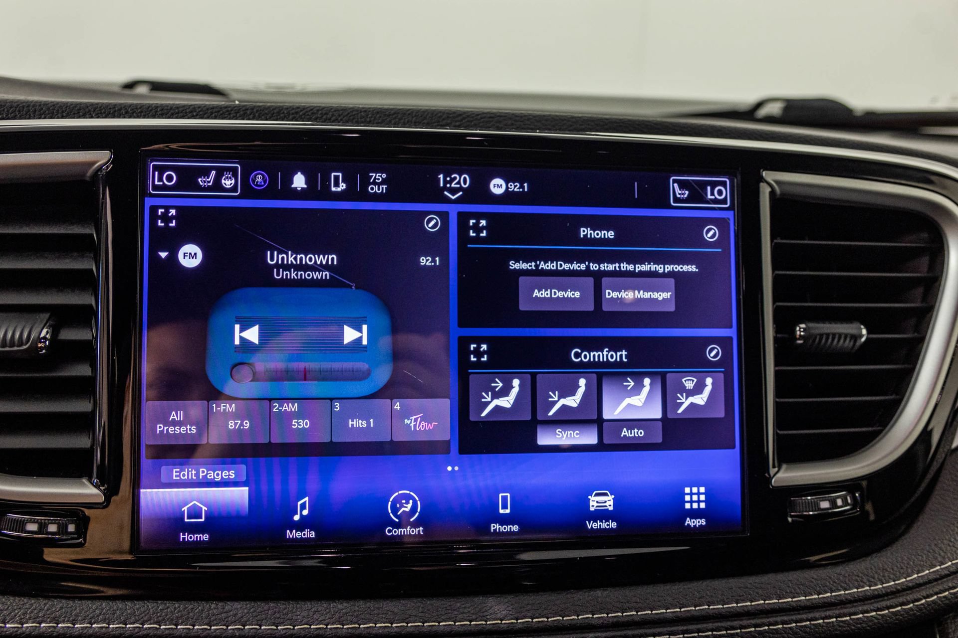 Used 2023 Chrysler Pacifica Touring FWD image 25