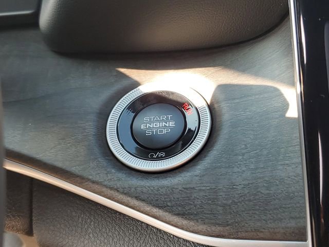 New 2025 Jeep Grand Cherokee Limited w/ Black Appearance Package image 13