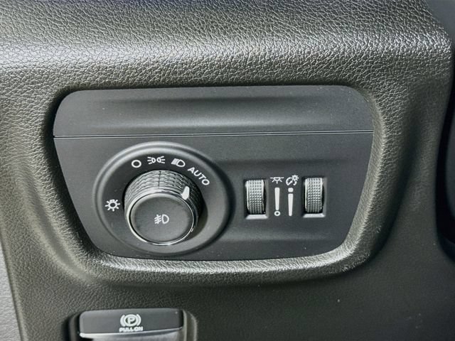 Used 2023 Jeep Grand Cherokee Summit w/ Adv Protech Group IV AWD/4WD image 10
