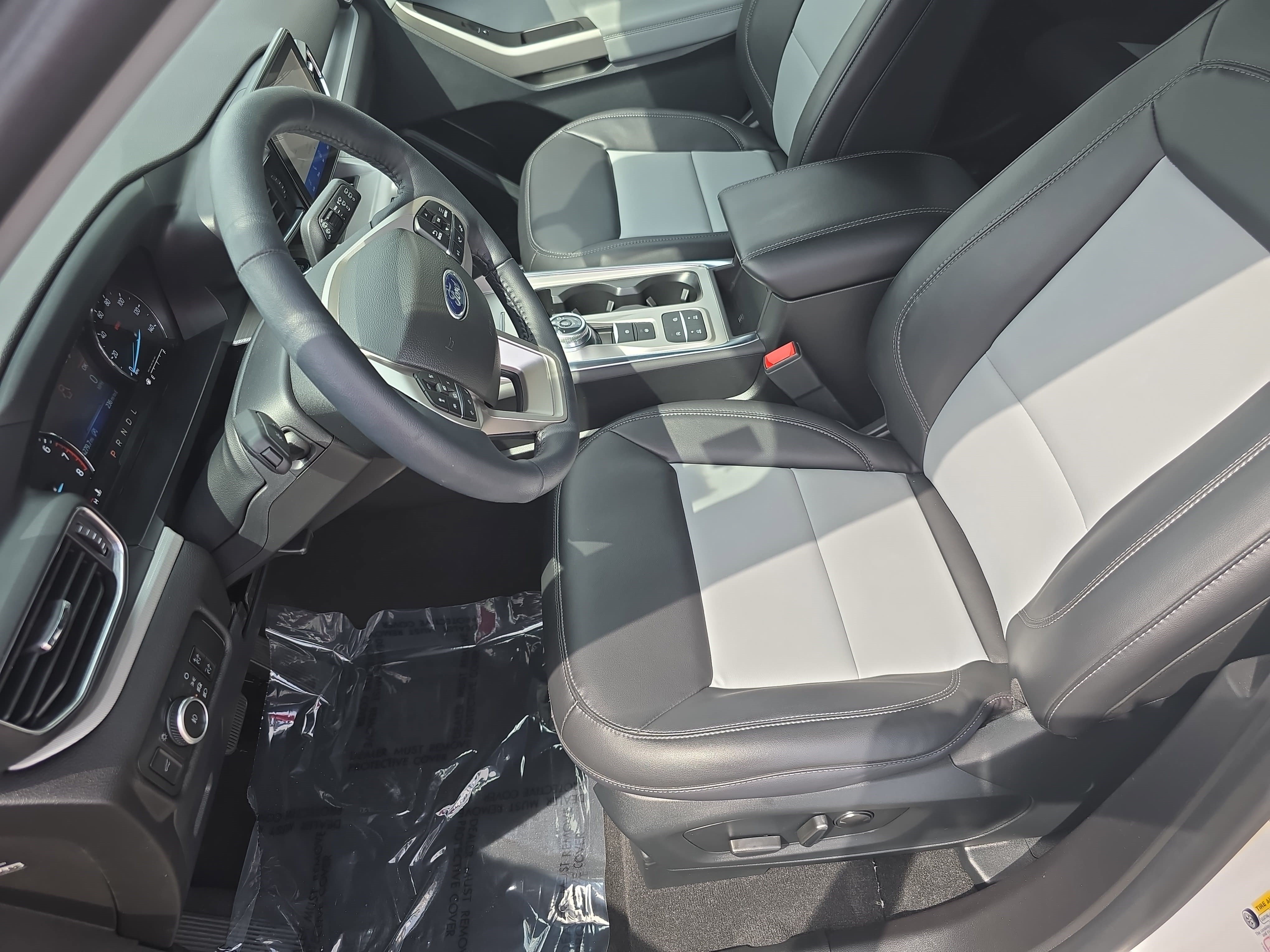 Used 2023 Ford Explorer XLT w/ Equipment Group 202A RWD image 18