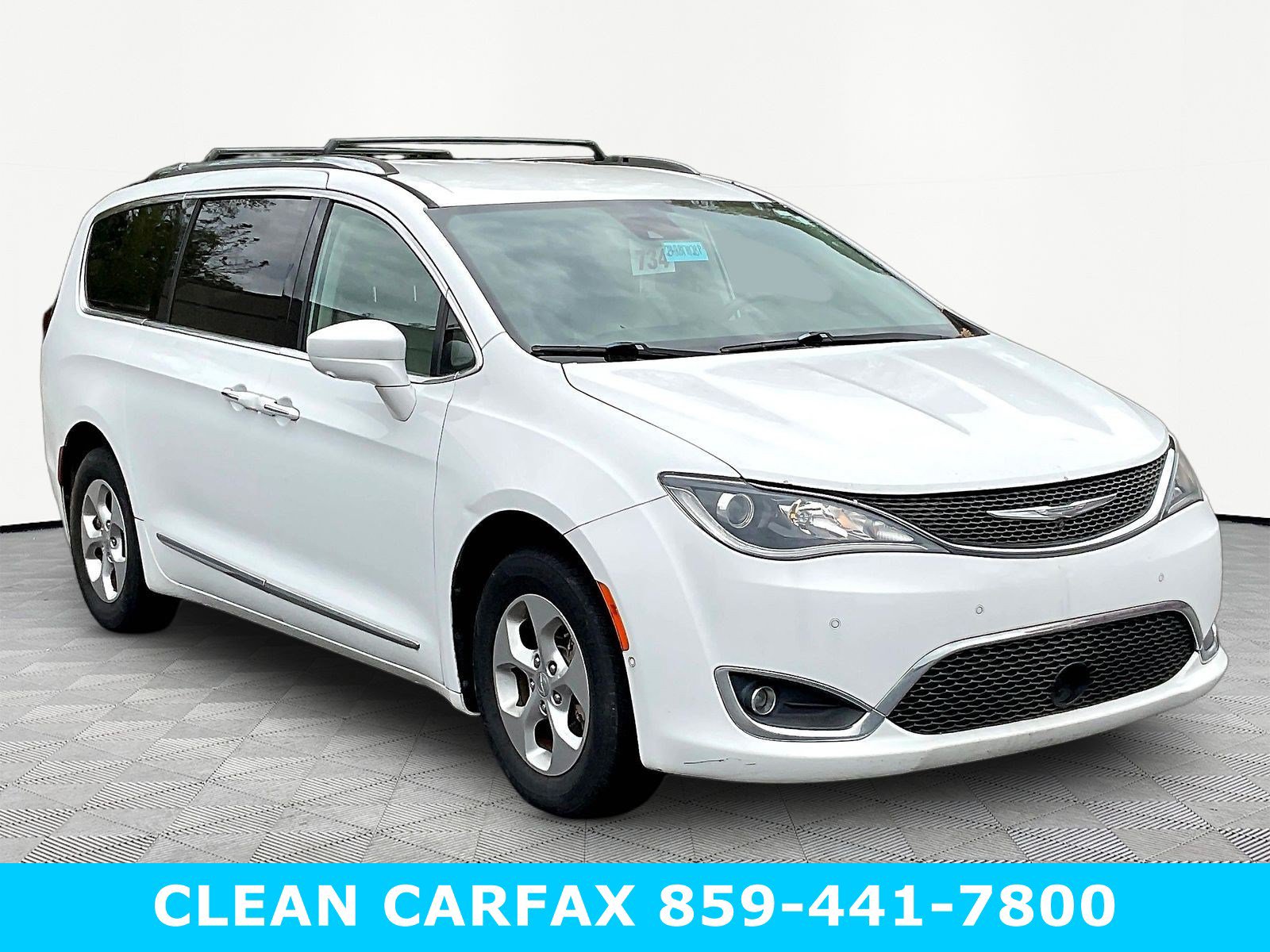 Used 2017 Chrysler Pacifica Touring-L Plus FWD image 3