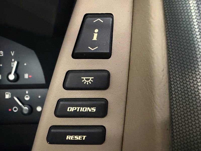 Used 2008 Cadillac XLR RWD image 30