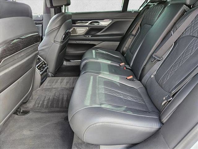 Used 2022 BMW 750i xDrive w/ Autobahn Package image 17