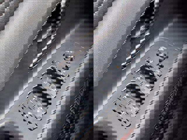 Certified 2025 Hyundai Elantra Sport image 23