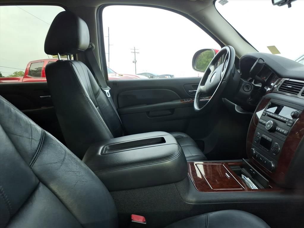 Used 2011 Chevrolet Avalanche LT RWD image 3