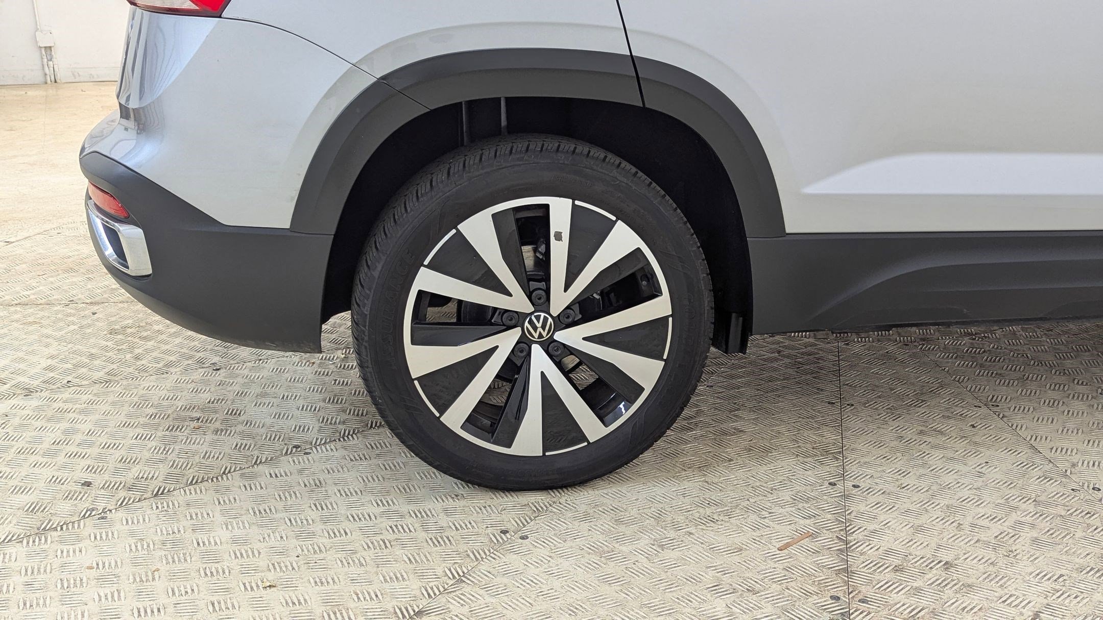 Used 2024 Volkswagen Taos SE image 12