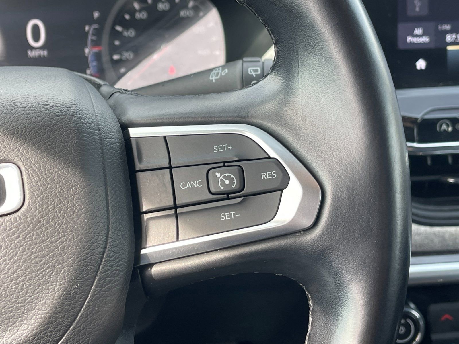 Used 2022 Jeep Compass Latitude image 27