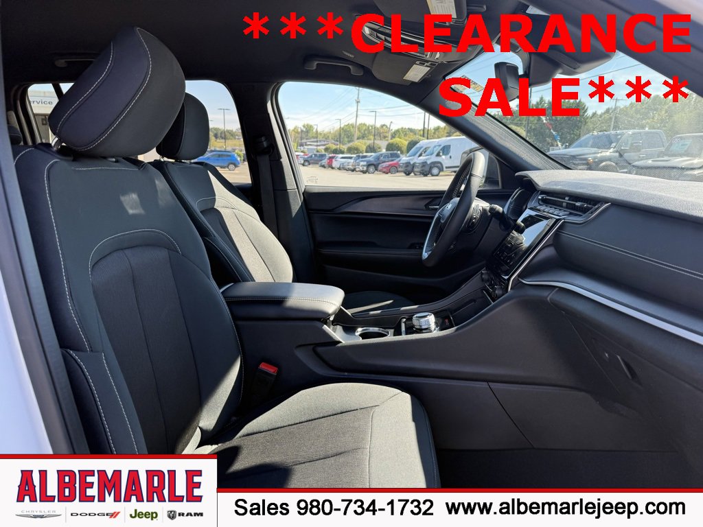 Used 2024 Jeep Grand Cherokee L Laredo w/ Luxury Tech Group I image 32