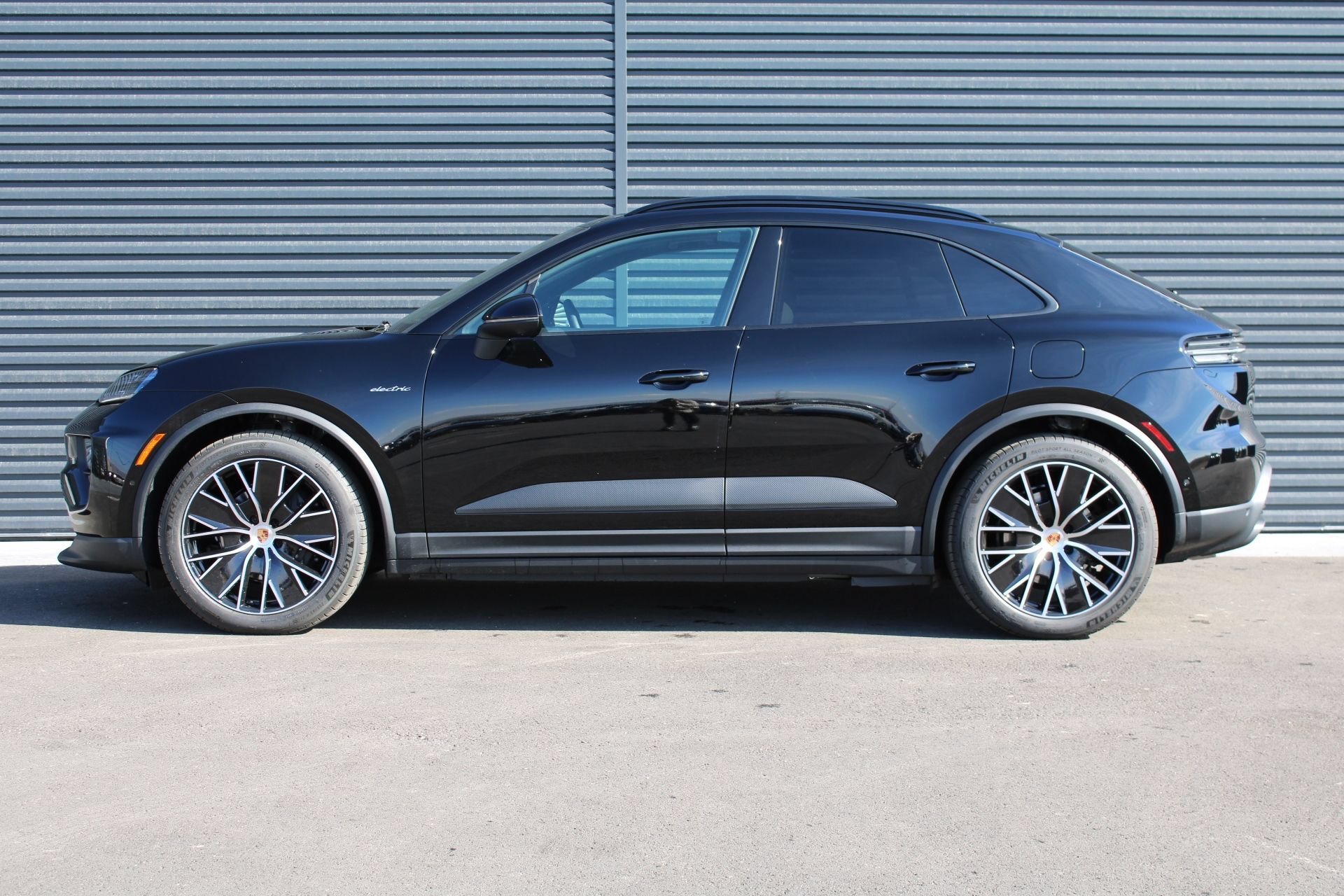 New 2026 Porsche Macan 4 Electric AWD/4WD image 2