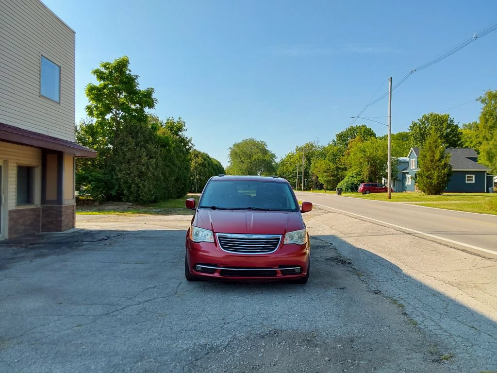 Used 2014 Chrysler Town & Country Touring FWD image 2