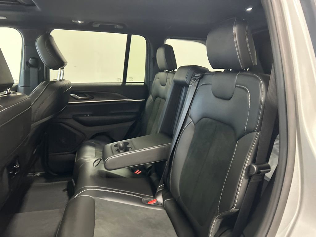 New 2026 Jeep Grand Cherokee Altitude AWD/4WD image 33