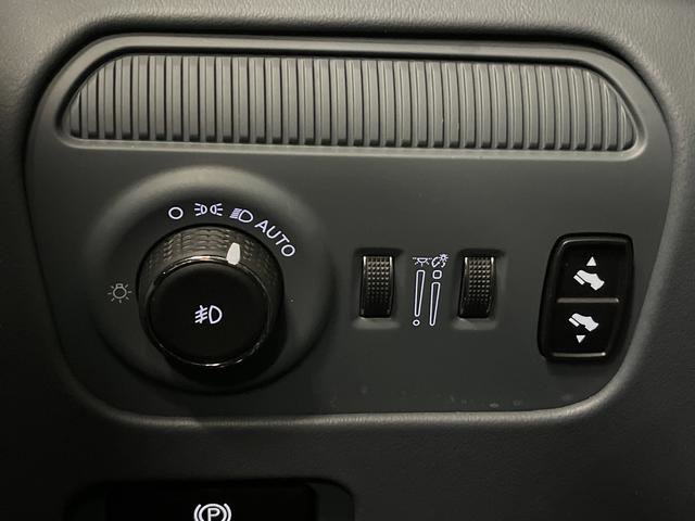 Used 2022 Jeep Grand Wagoneer Series II w/ Flexible Seating Group image 27