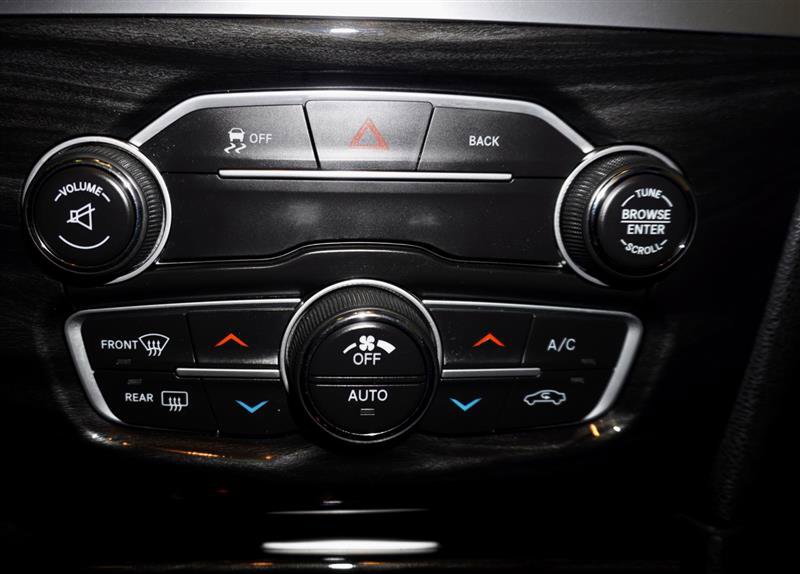 Used 2016 Chrysler 300 Limited w/ Driver Convenience Group image 19