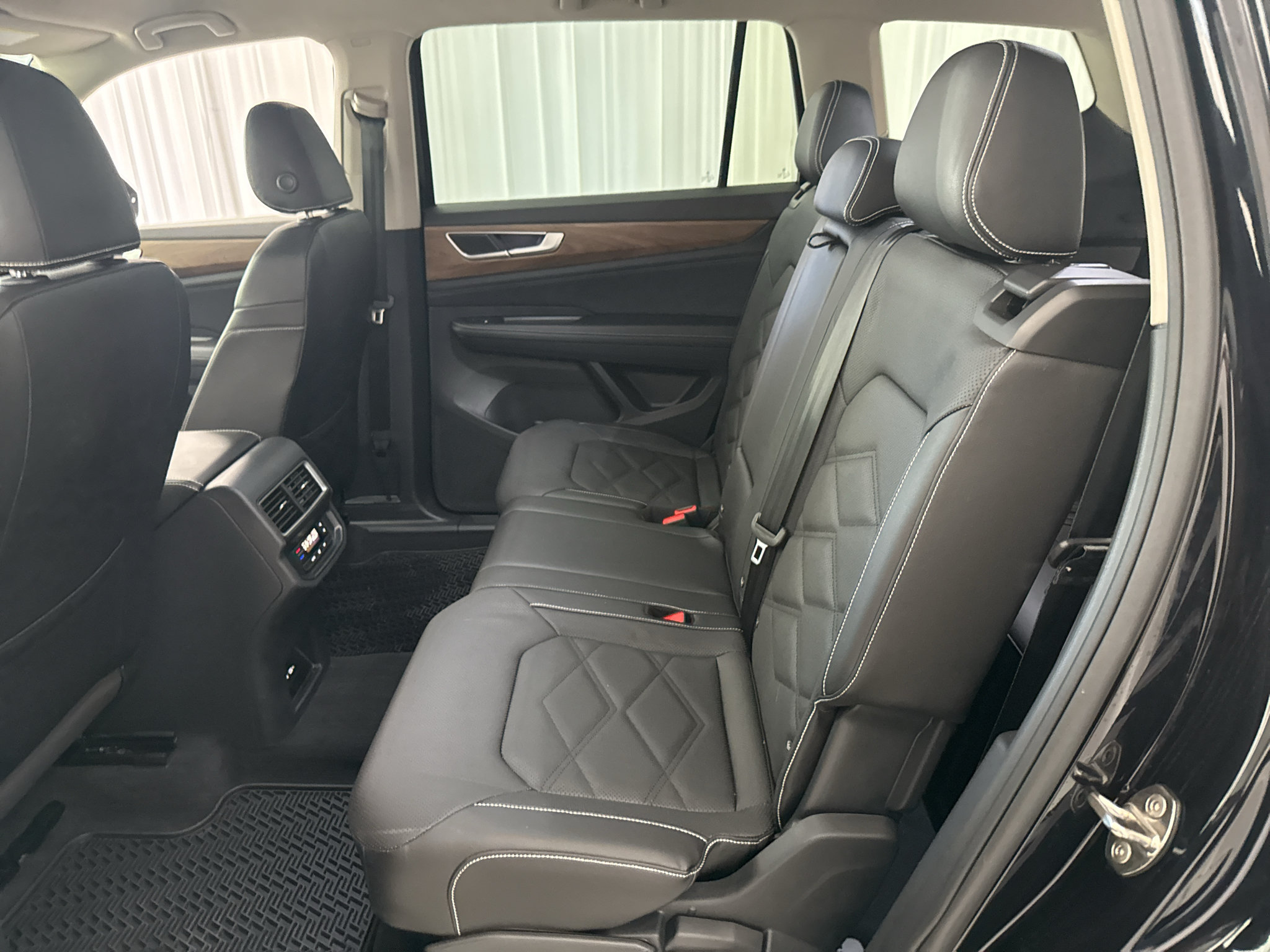 Used 2025 Volkswagen Atlas SE AWD/4WD image 47