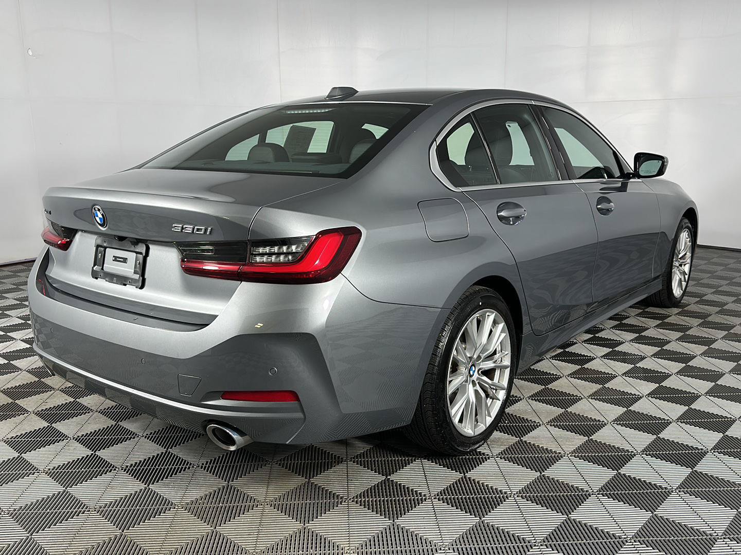 Used 2024 BMW 330i xDrive Sedan w/ Premium Package AWD/4WD image 32