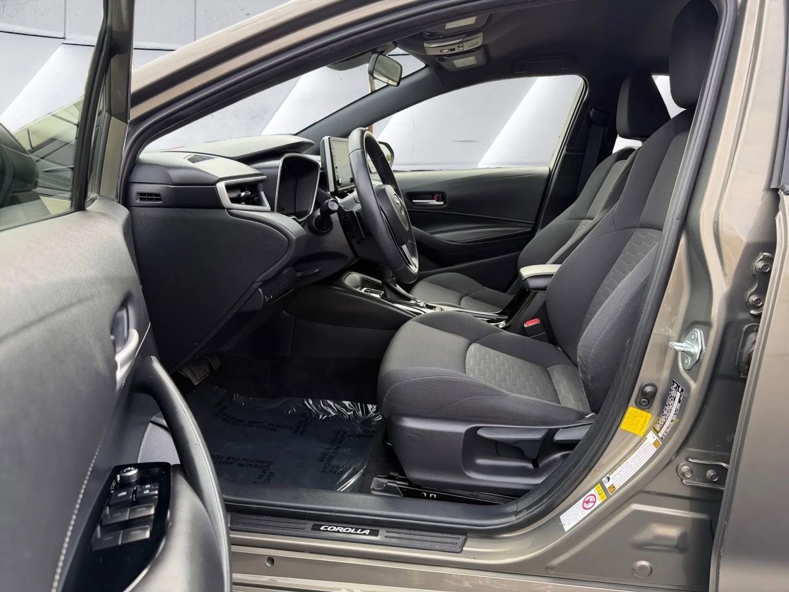 Used 2019 Toyota Corolla SE w/ Carpet Mat Package image 9
