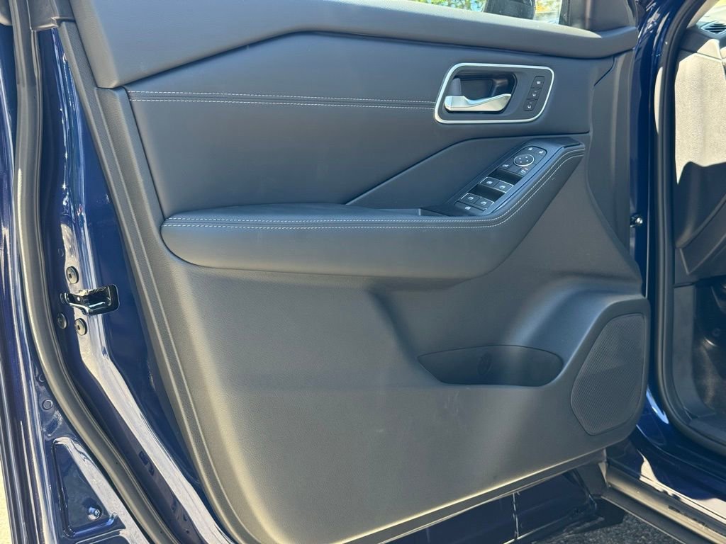 New 2026 Nissan Rogue Platinum image 21