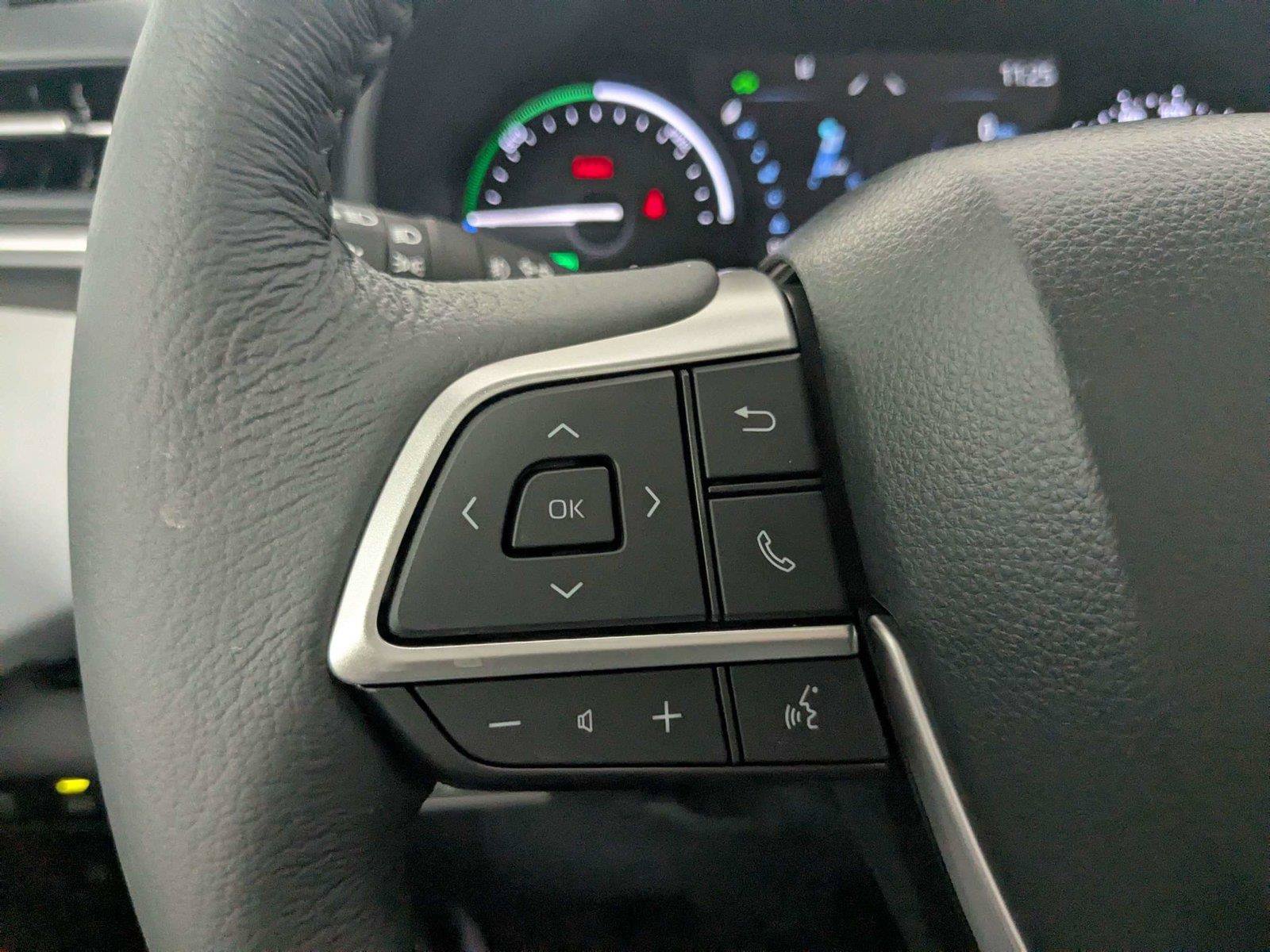 New 2026 Toyota Sienna XLE FWD image 15