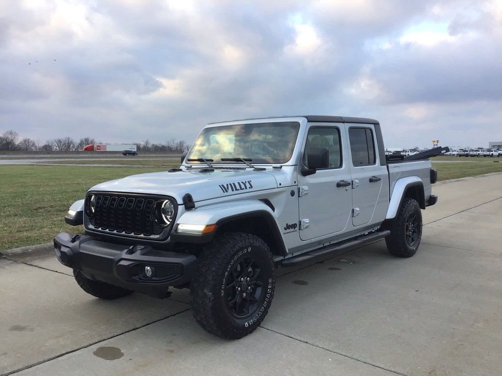 Used 2024 Jeep Gladiator Willys image 8