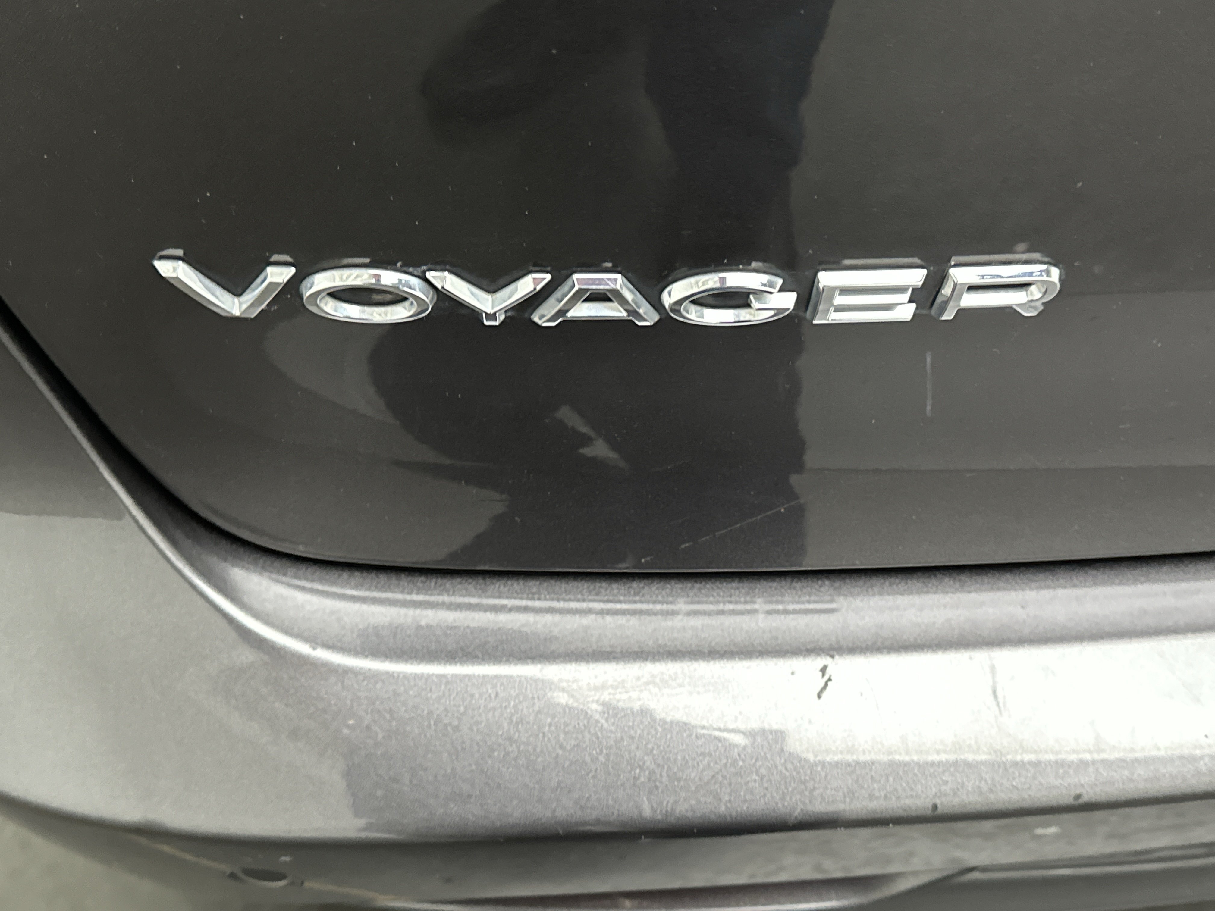 Used 2021 Chrysler Voyager LX FWD image 13