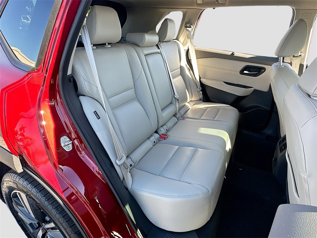 Used 2023 Nissan Rogue SL w/ SL Premium Package image 28