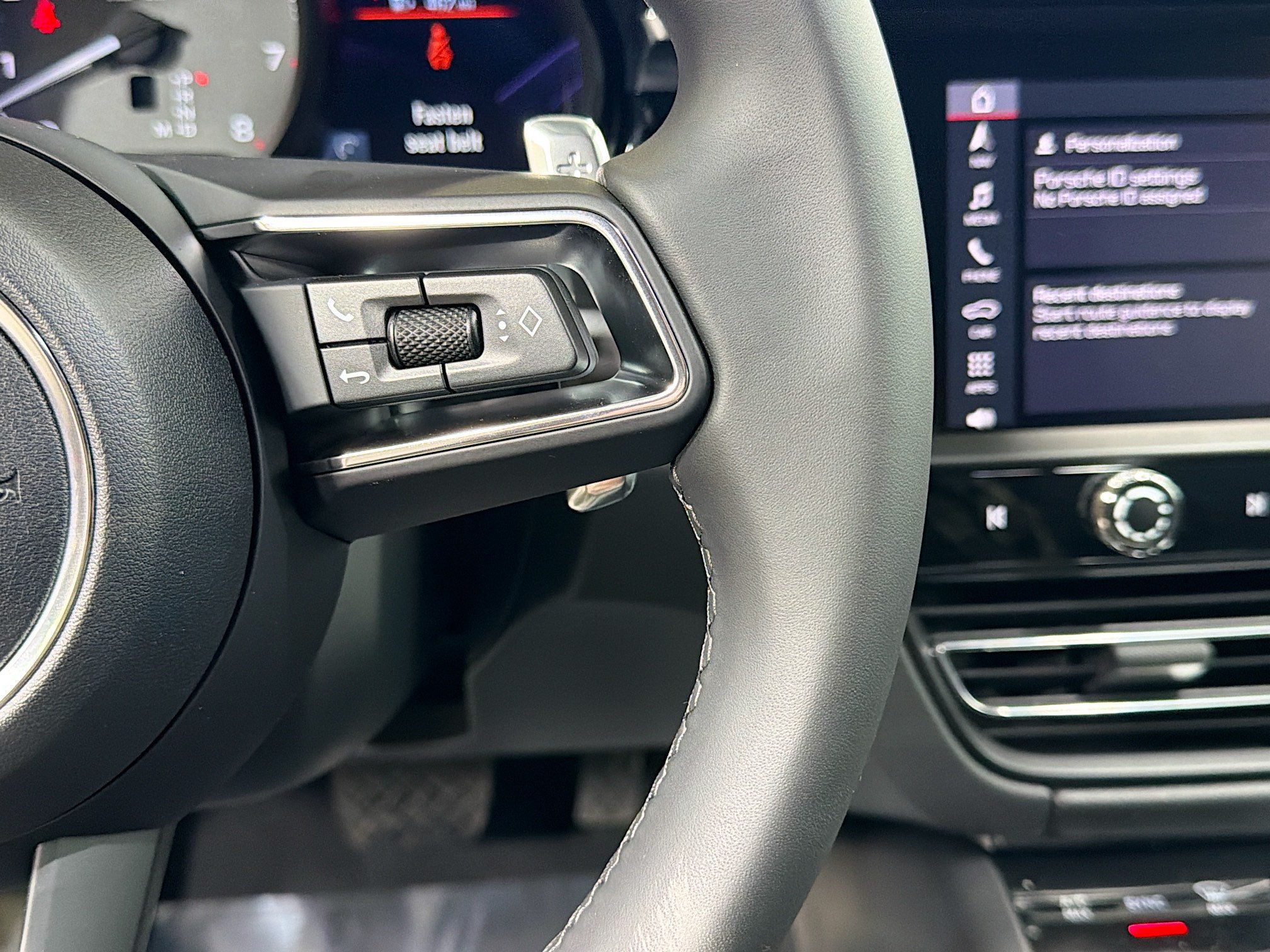Certified 2026 Porsche Macan S AWD/4WD image 38
