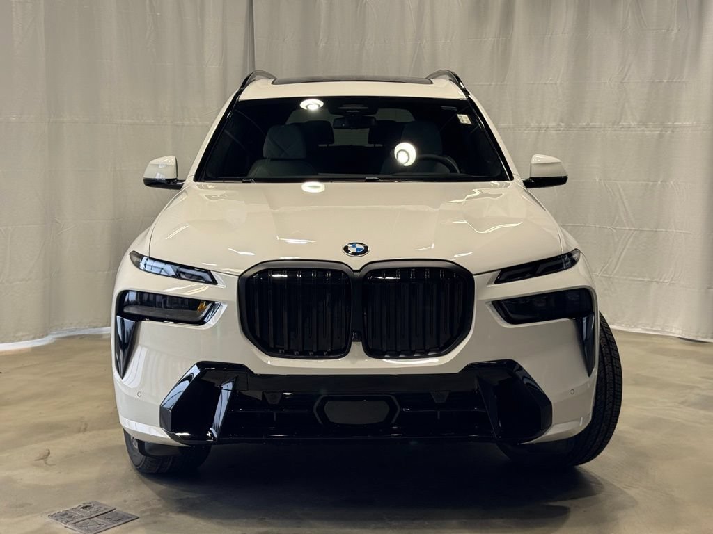 Used 2026 BMW X7 xDrive40i w/ M Sport Package AWD/4WD video 3