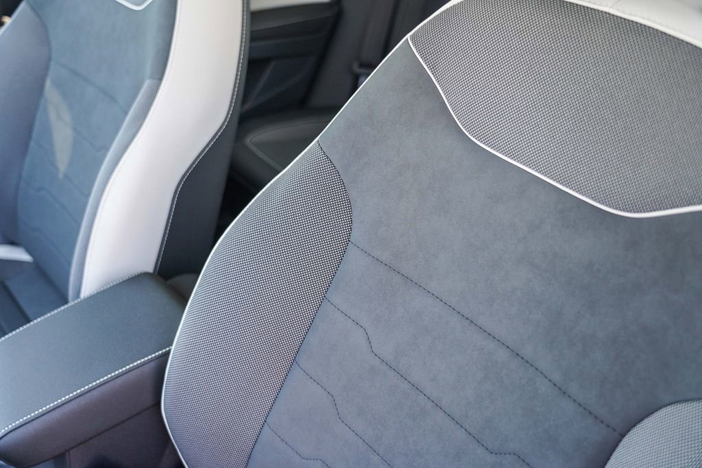 New 2025 Volkswagen Taos SE image 35