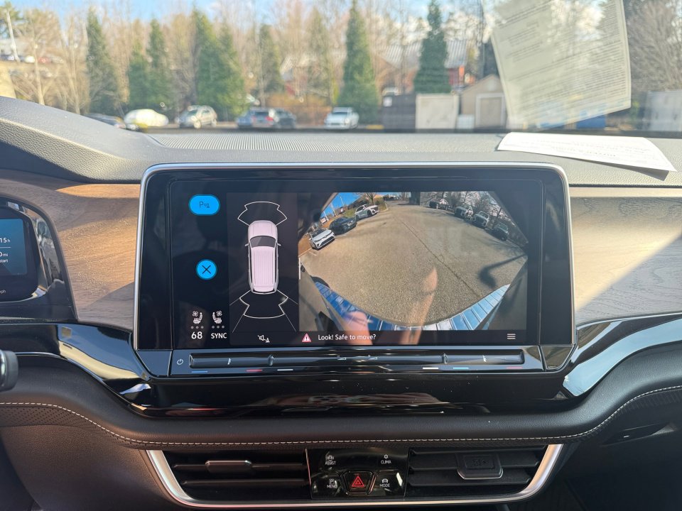 Used 2024 Volkswagen Atlas SE image 23