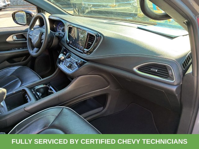 Used 2025 Chrysler Pacifica Limited FWD image 43