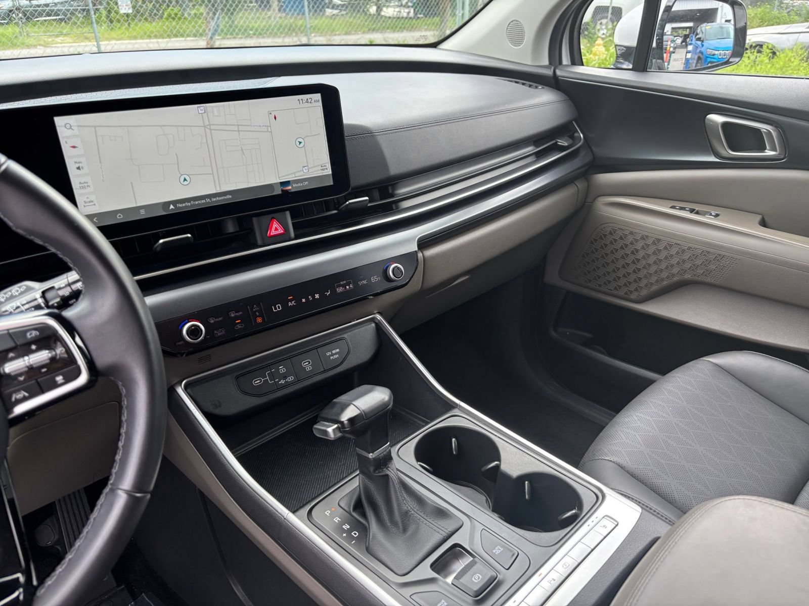 Used 2026 Kia Carnival FWD image 17