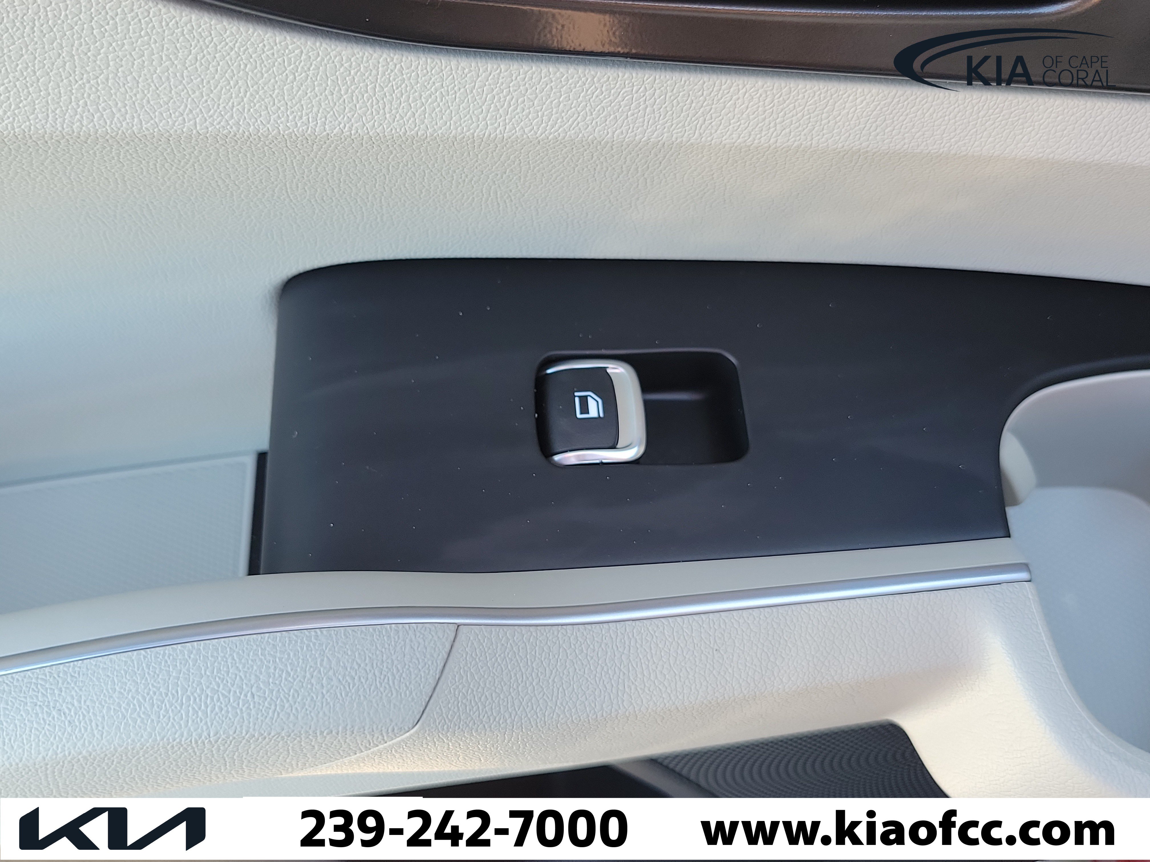 Certified 2025 Kia Sorento S w/ Panoramic Sunroof Package FWD image 15
