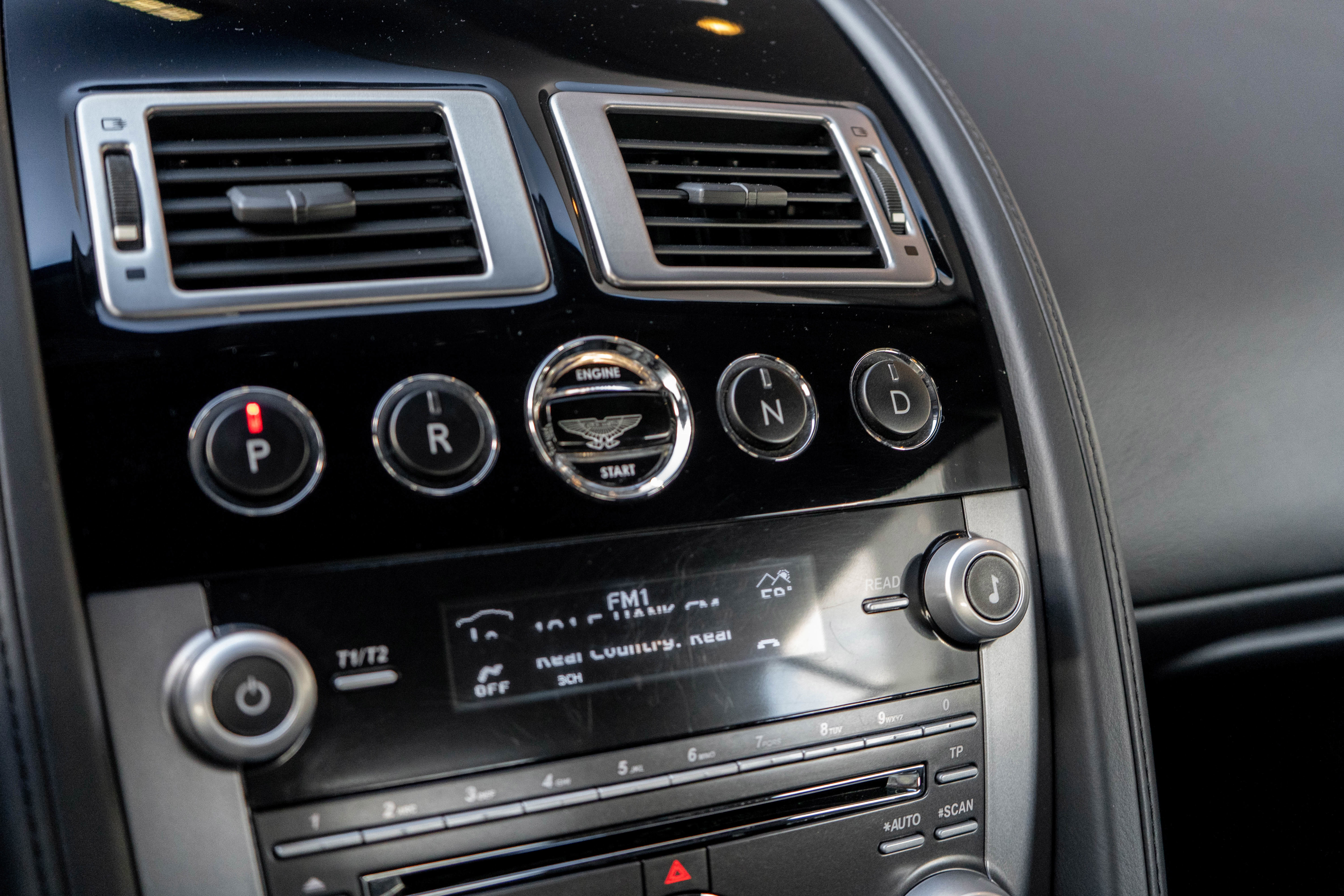 Used 2009 Aston Martin DB9 Volante RWD image 18