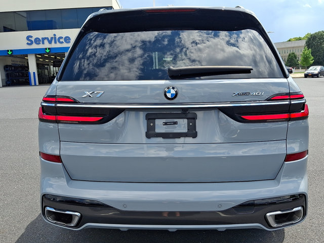 Used 2026 BMW X7 xDrive40i w/ M Sport Package AWD/4WD image 5