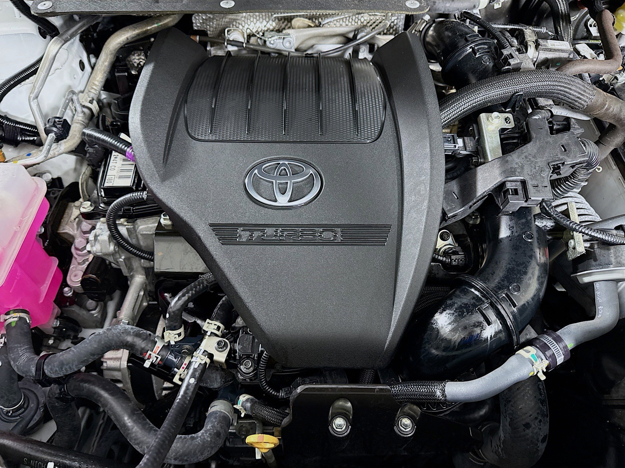 Used 2025 Toyota Highlander LE FWD image 39